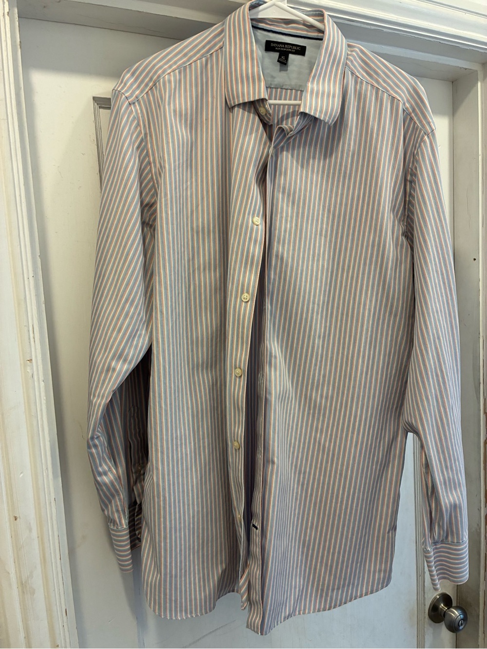 Banana Republic Men’s Light Pink & White Stripe Dress Shirt